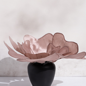 Juoda keramikinė vaza