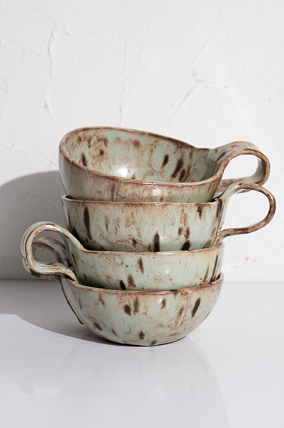 Šviesūs keramikiniai puodeliai