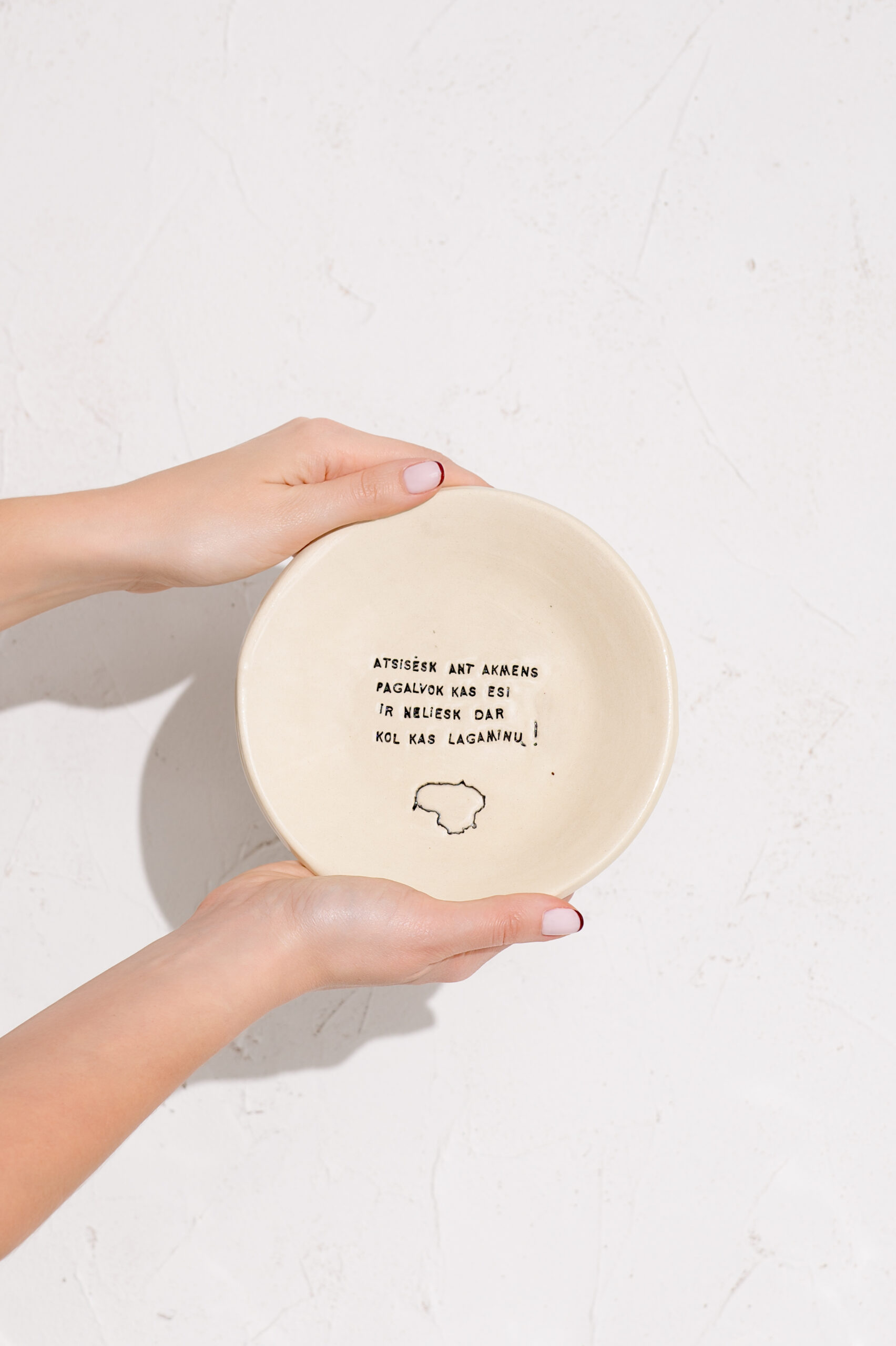 Keramikinė lėkštė "Mintys iš Lietuvos"