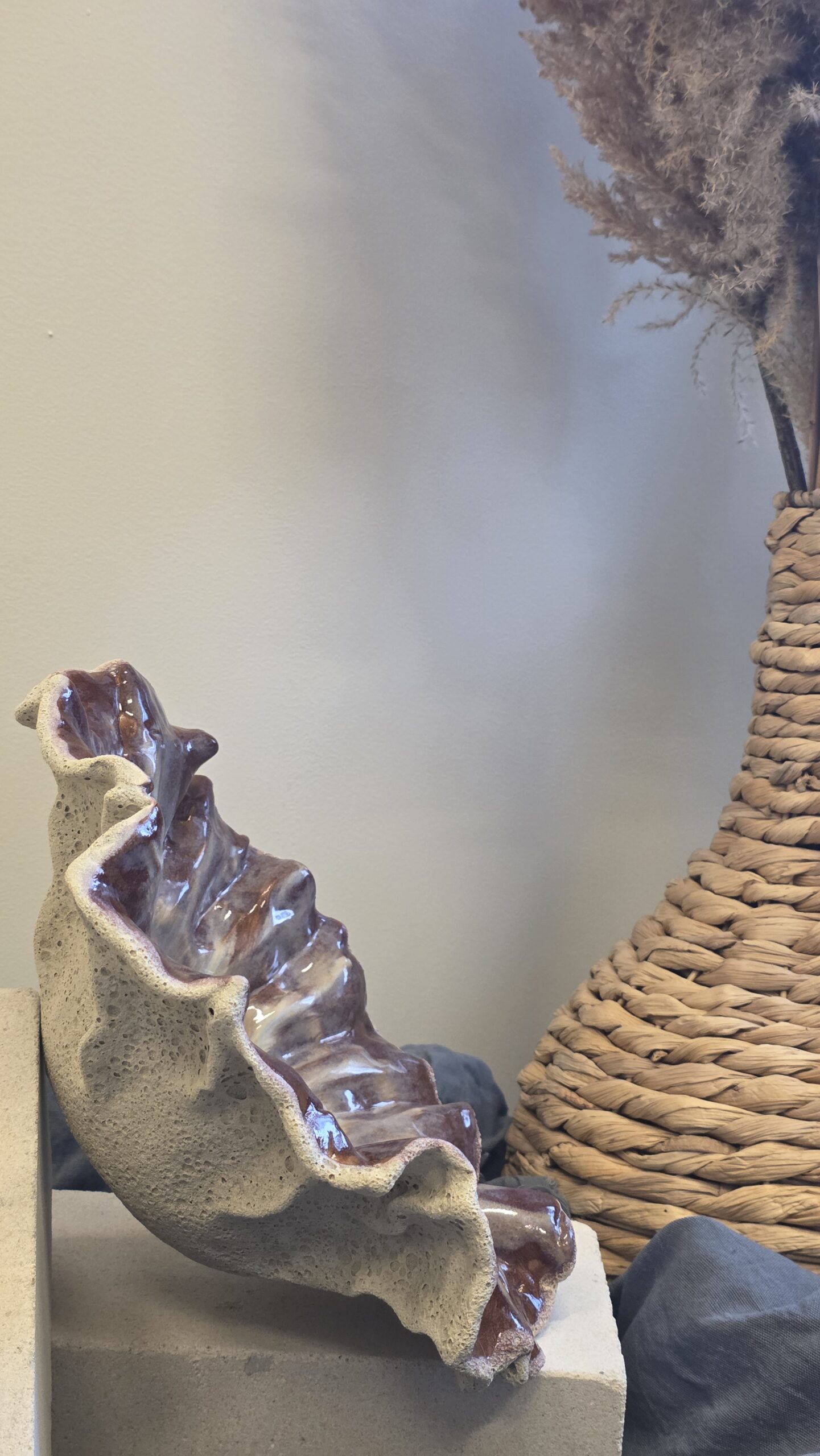 Rankų darbo didelis dubuo "Skleidžiasi žiema"